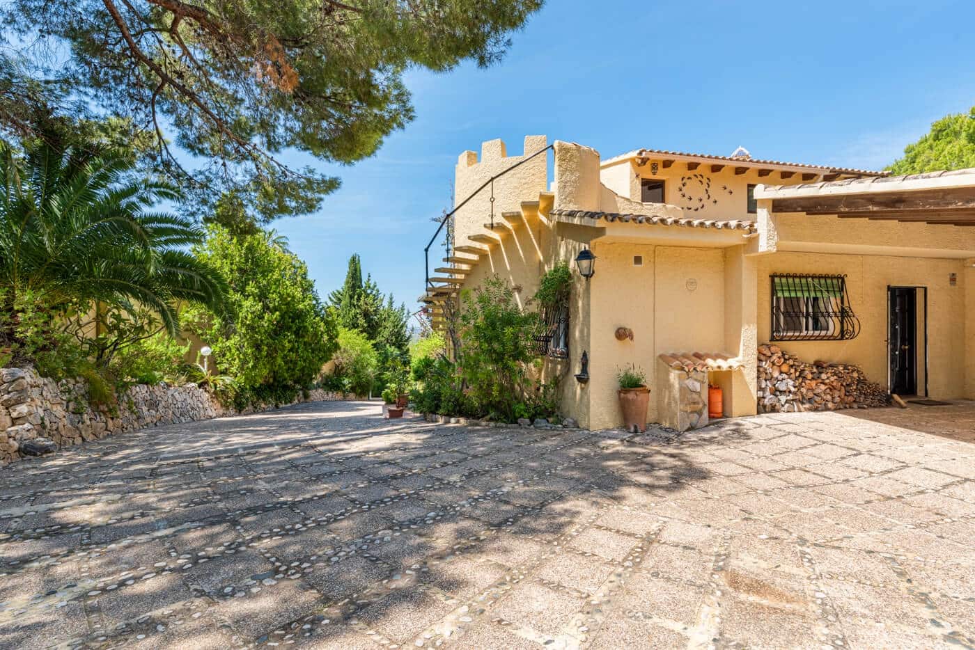 5 bedroom Villa for sale in Altea - € 1,590,000 (Ref: 9847744)