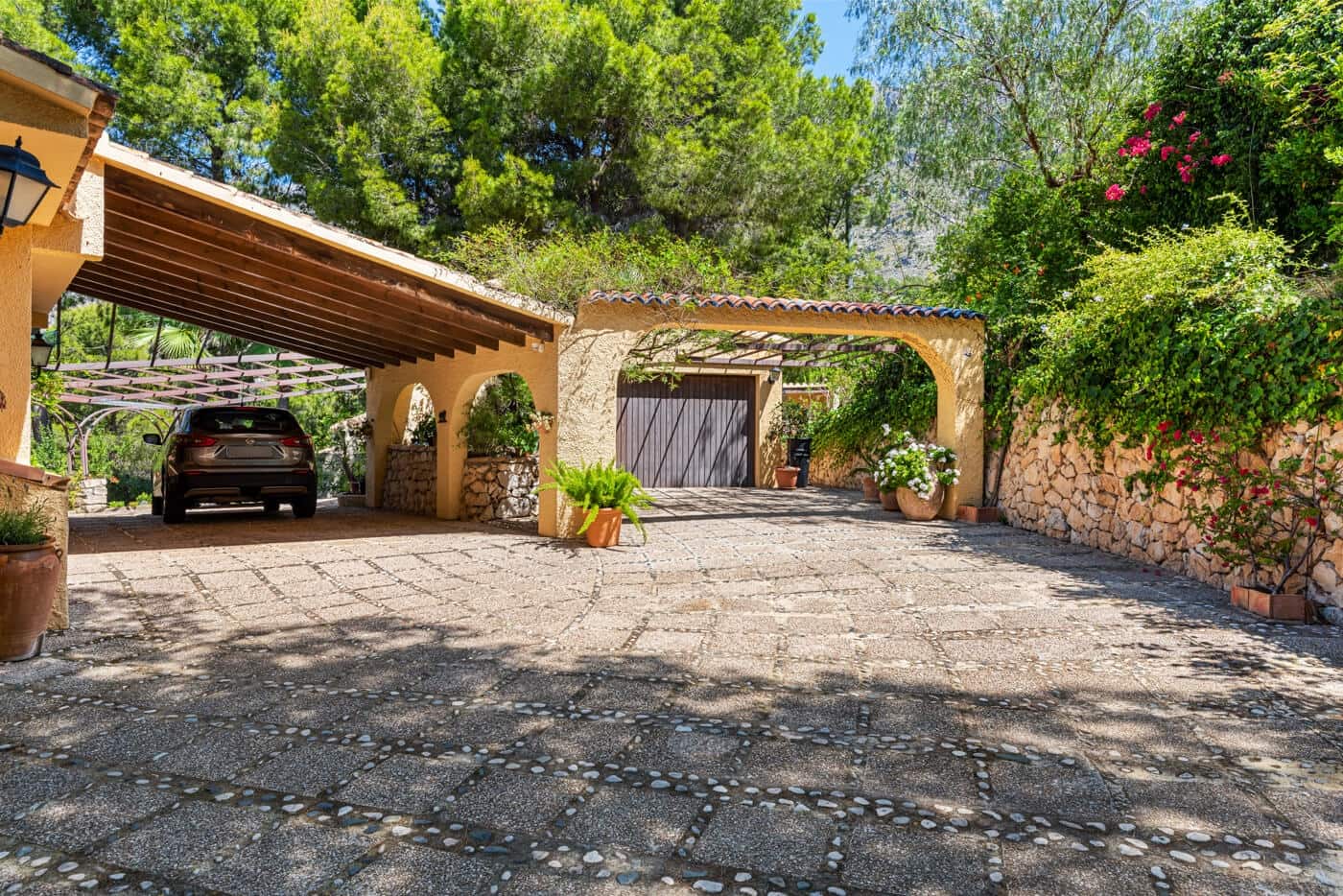 5 bedroom Villa for sale in Altea - € 1,590,000 (Ref: 9847744)