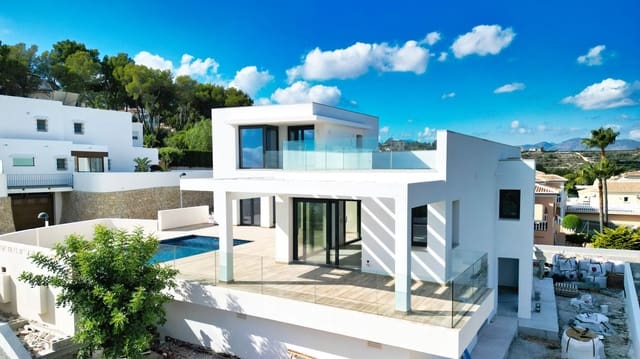 3 soverom Villa til salgs i Moraira, Teulada-Moraira med svømmebasseng garasje - € 2 250 000 (Ref: 9847745)