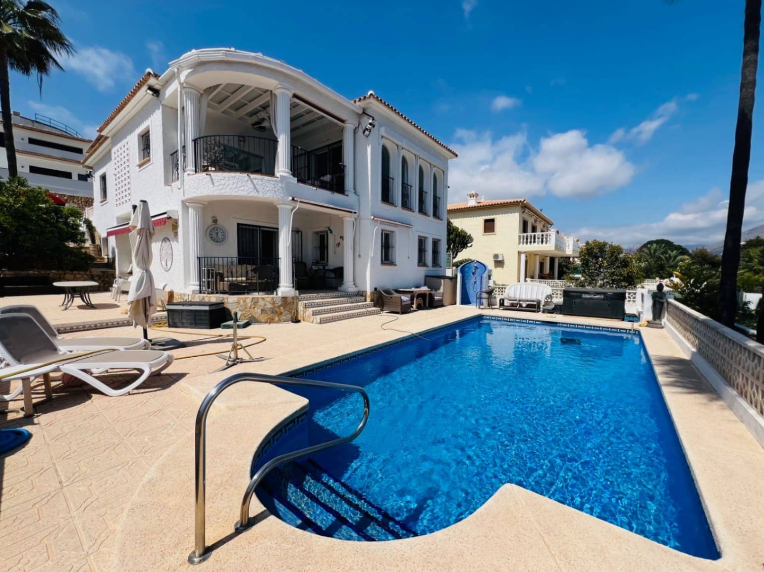Chalet de 5 habitaciones en La Nucia en venta con piscina garaje - 825.000 € (Ref: 9847746)