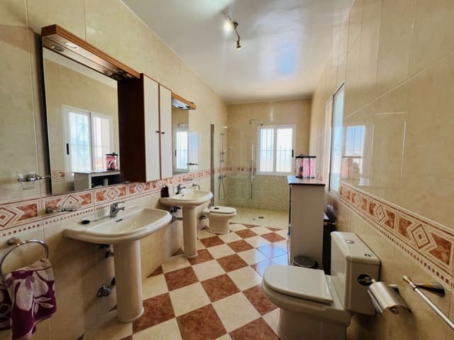 Chalet de 5 habitaciones en La Nucia en venta con piscina garaje - 825.000 € (Ref: 9847746)