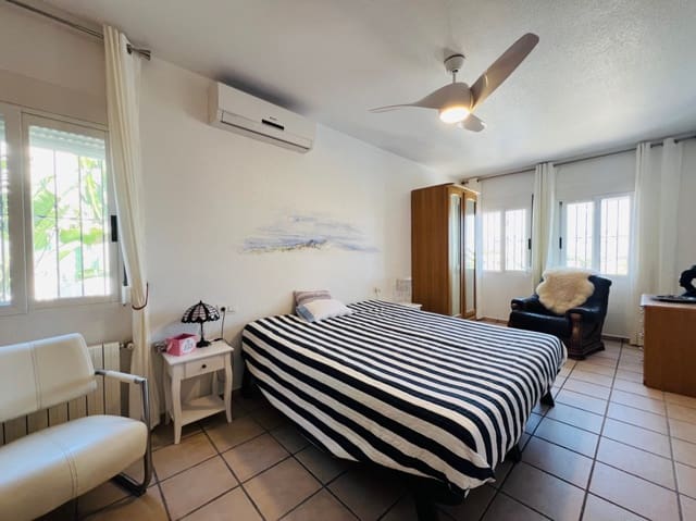 Chalet de 5 habitaciones en La Nucia en venta con piscina garaje - 825.000 € (Ref: 9847746)
