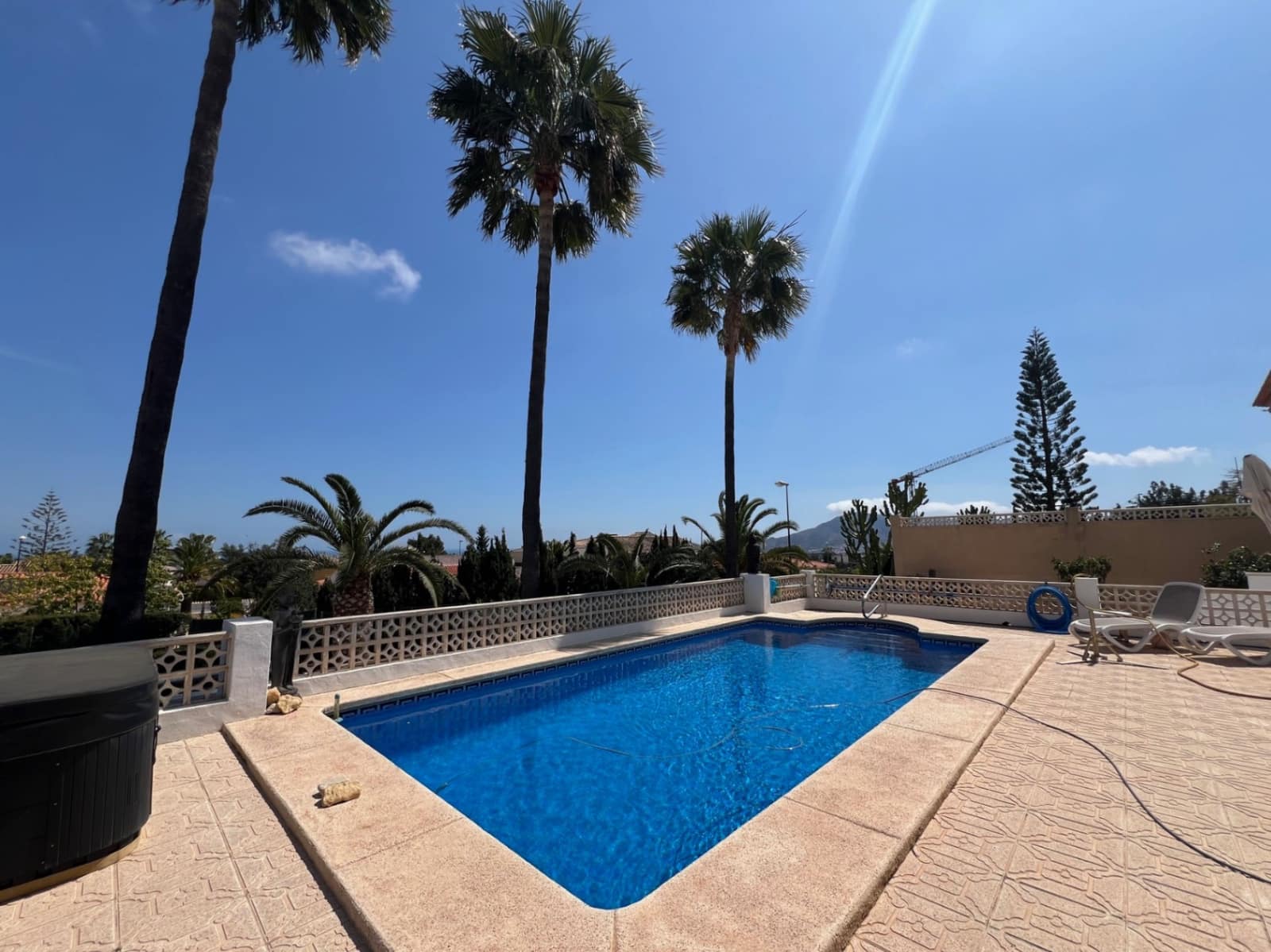 Chalet de 5 habitaciones en La Nucia en venta con piscina garaje - 825.000 € (Ref: 9847746)