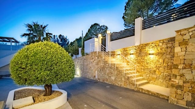 3 soverom Villa til salgs i Altea med svømmebasseng garasje - € 1 295 000 (Ref: 9858717)