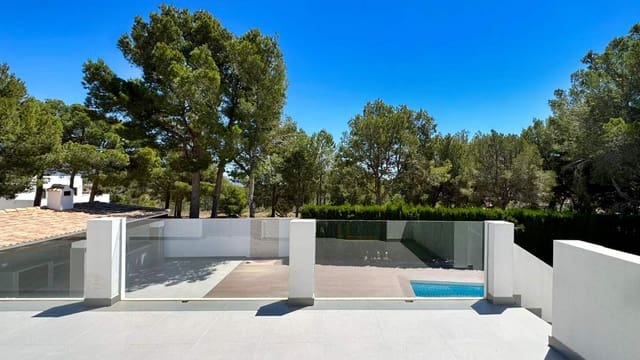4 soveværelse Villa til salg i La Nucia med swimmingpool - € 900.000 (Ref: 9858720)