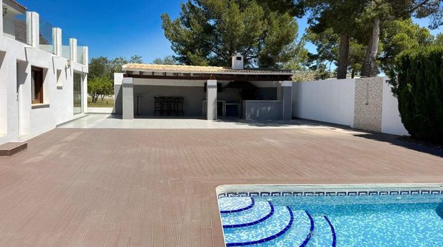 4 soverom Villa til salgs i La Nucia med svømmebasseng - € 950 000 (Ref: 9858720)