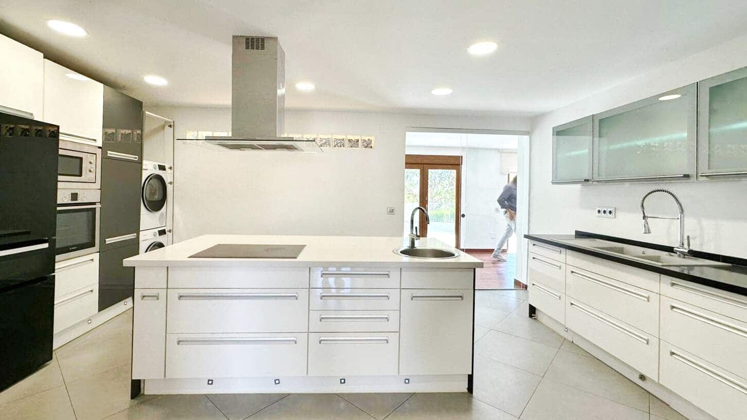 4 chambre Villa/Maison à vendre à La Nucia avec piscine - 900 000 € (Ref: 9858720)