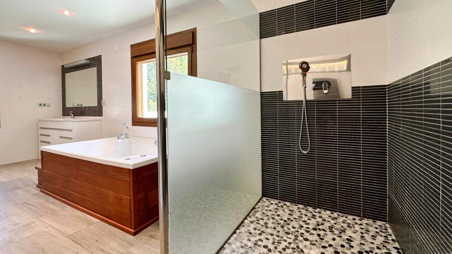 4 chambre Villa/Maison à vendre à La Nucia avec piscine - 900 000 € (Ref: 9858720)