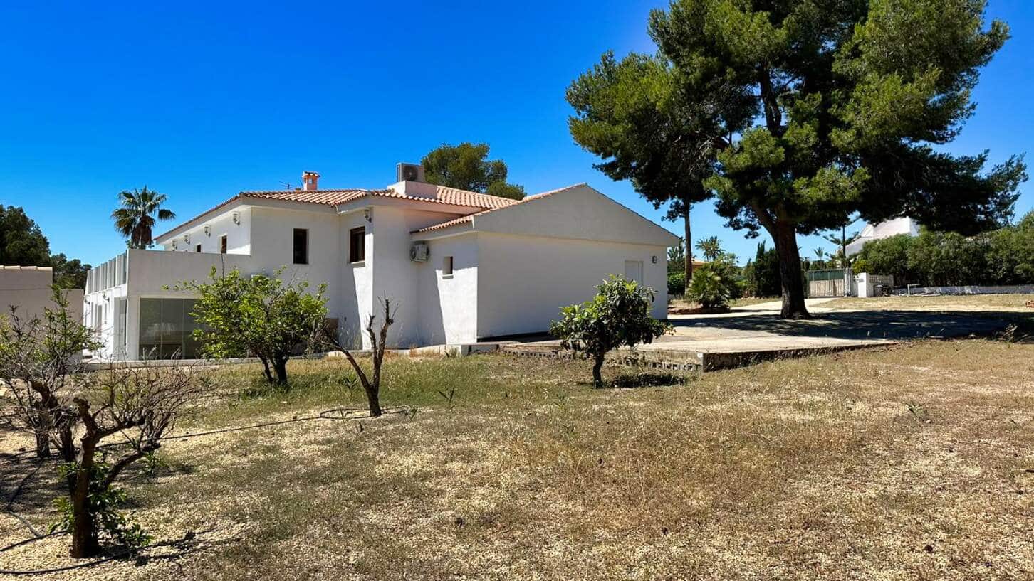4 chambre Villa/Maison à vendre à La Nucia avec piscine - 900 000 € (Ref: 9858720)