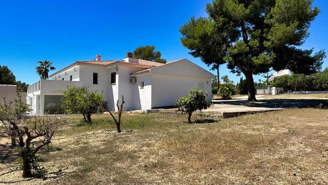 4 soverom Villa til salgs i La Nucia med svømmebasseng - € 950 000 (Ref: 9858720)