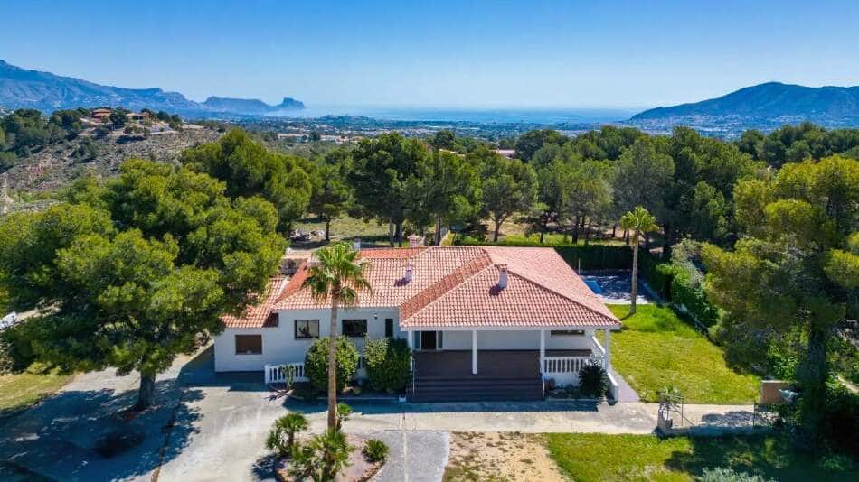 4 chambre Villa/Maison à vendre à La Nucia avec piscine - 900 000 € (Ref: 9858720)
