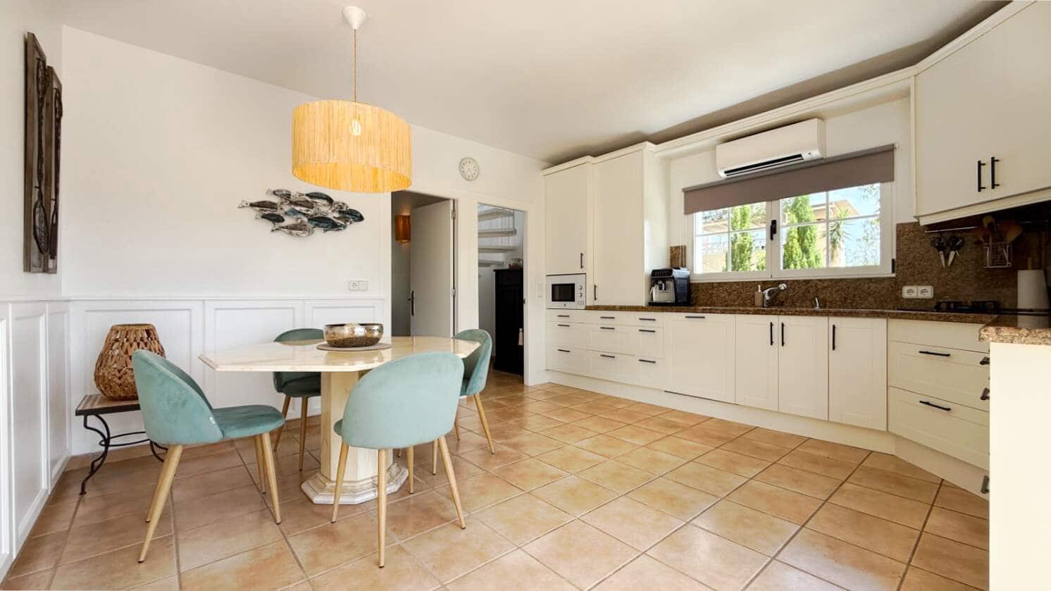 3 bedroom Villa for sale in Altea with pool garage - € 725,000 (Ref: 9911765)