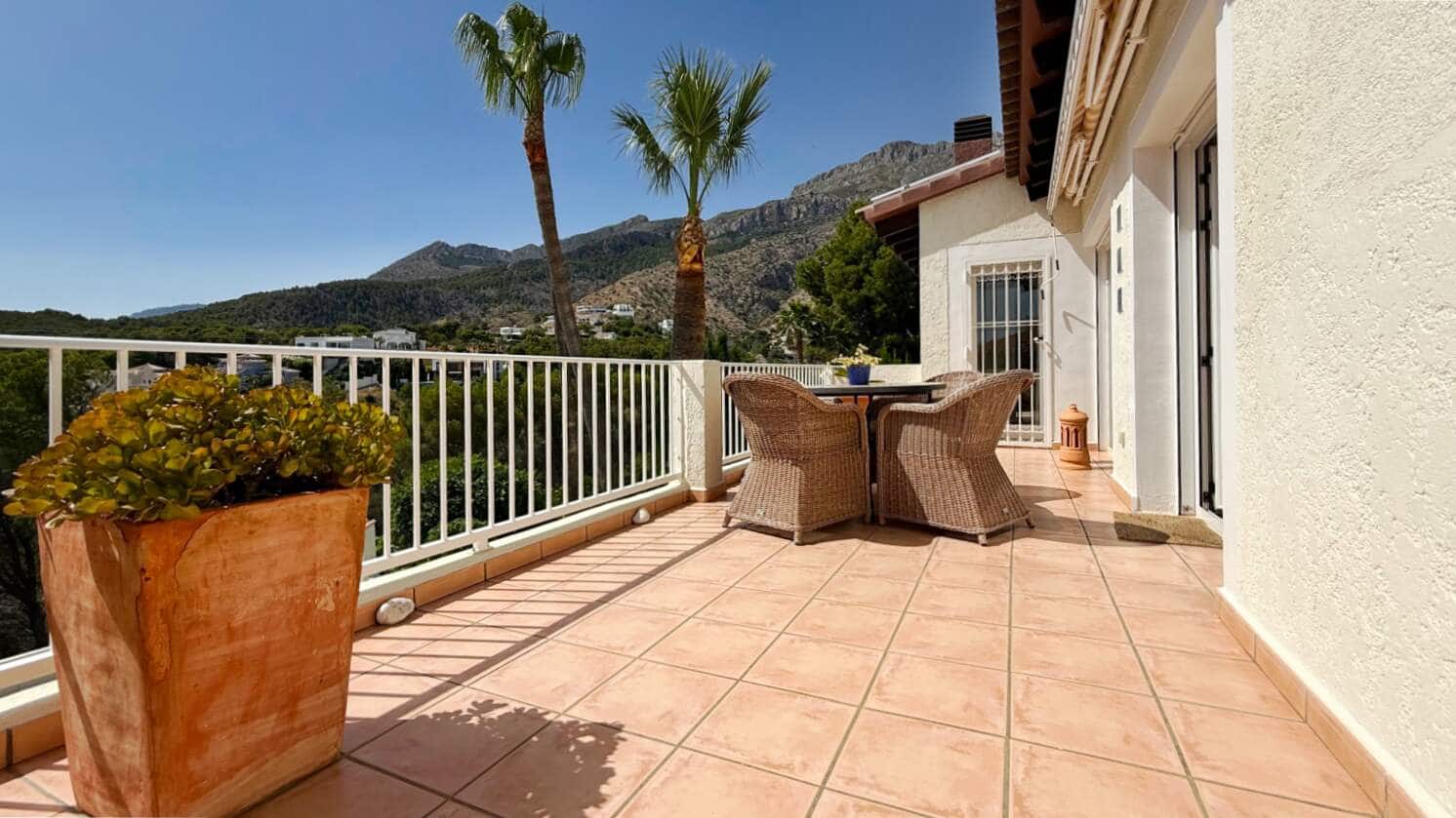 3 bedroom Villa for sale in Altea with pool garage - € 725,000 (Ref: 9911765)