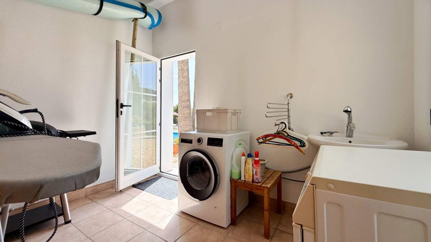 3 bedroom Villa for sale in Altea with pool garage - € 725,000 (Ref: 9911765)