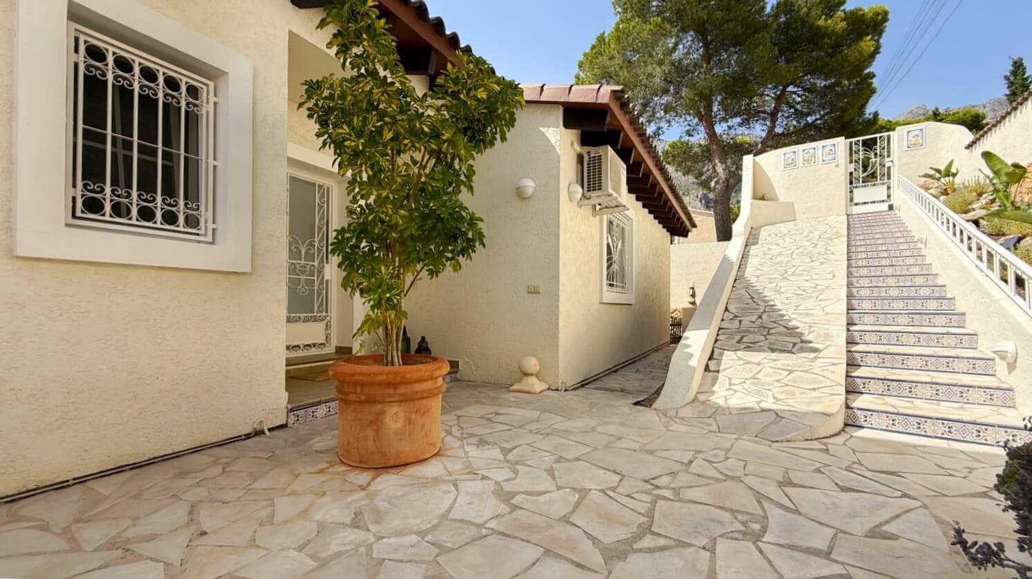 3 bedroom Villa for sale in Altea with pool garage - € 725,000 (Ref: 9911765)