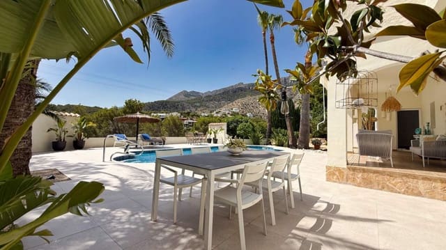 3 bedroom Villa for sale in Altea with pool garage - € 725,000 (Ref: 9911765)