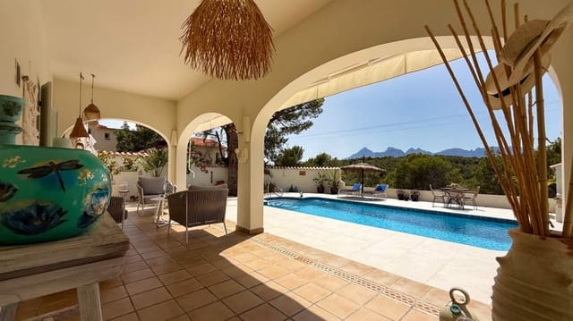 3 bedroom Villa for sale in Altea with pool garage - € 725,000 (Ref: 9911765)