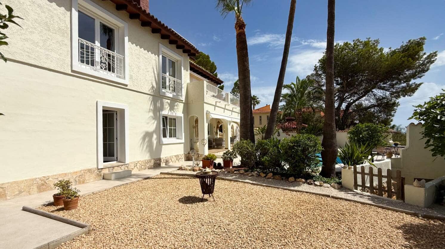 3 bedroom Villa for sale in Altea with pool garage - € 725,000 (Ref: 9911765)