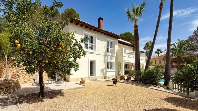 3 bedroom Villa for sale in Altea with pool garage - € 725,000 (Ref: 9911765)