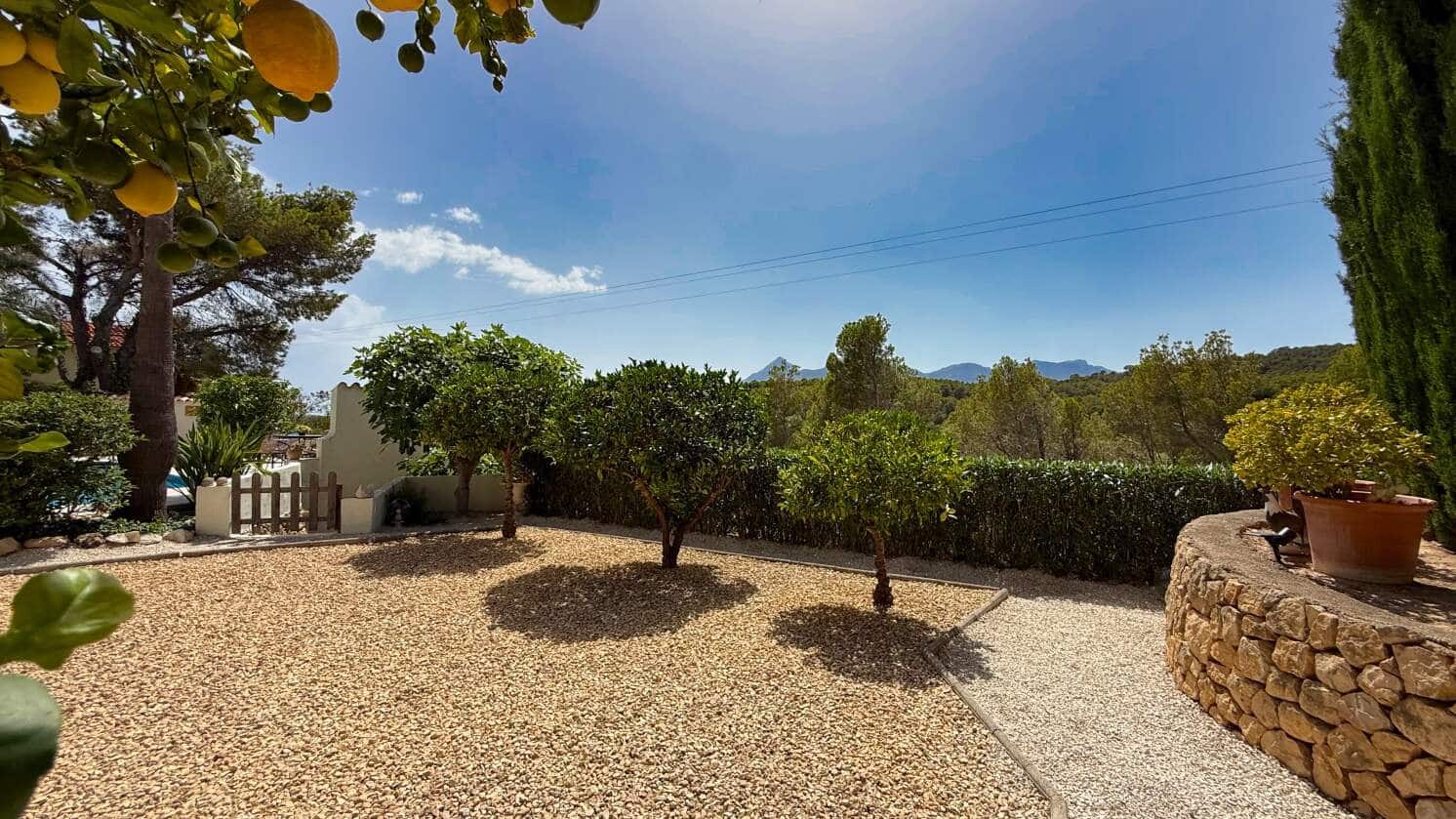 3 bedroom Villa for sale in Altea with pool garage - € 725,000 (Ref: 9911765)