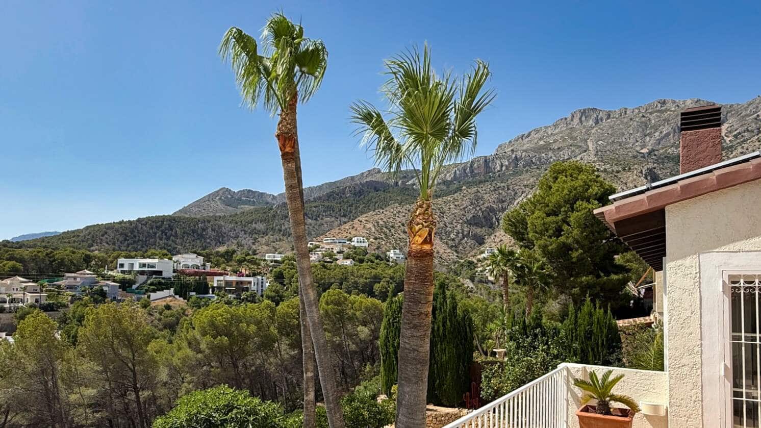 3 bedroom Villa for sale in Altea with pool garage - € 725,000 (Ref: 9911765)