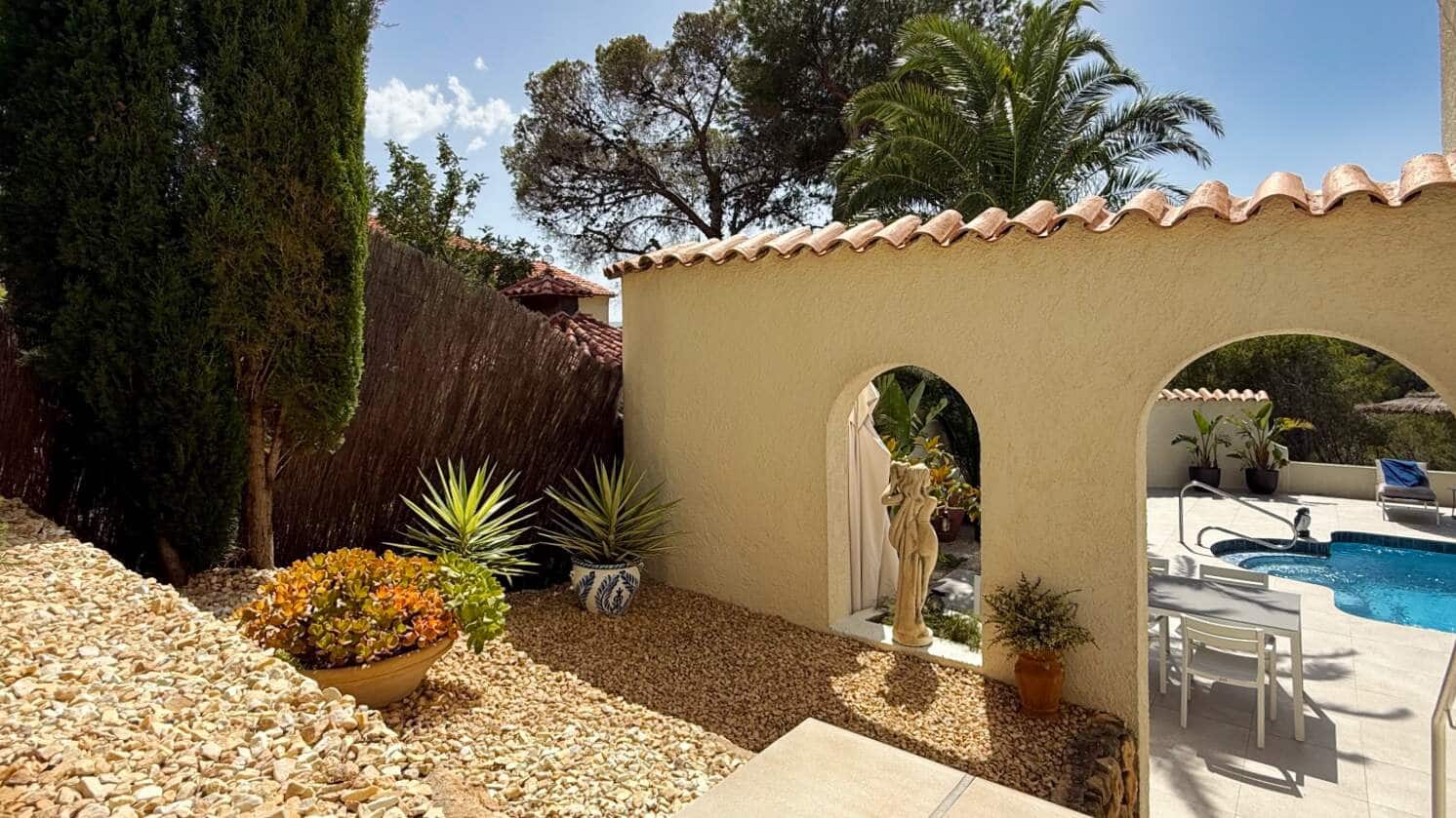 3 bedroom Villa for sale in Altea with pool garage - € 725,000 (Ref: 9911765)