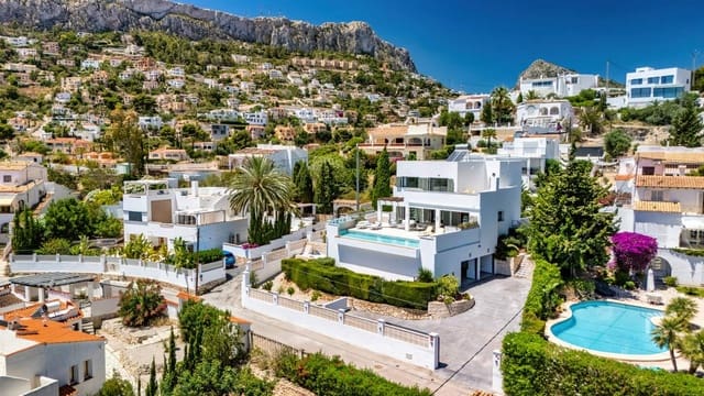 5 makuuhuone Huvila myytävänä paikassa Calpe / Calp mukana uima-altaan 
autotalli - 1 590 000 € (Ref: 9911766)