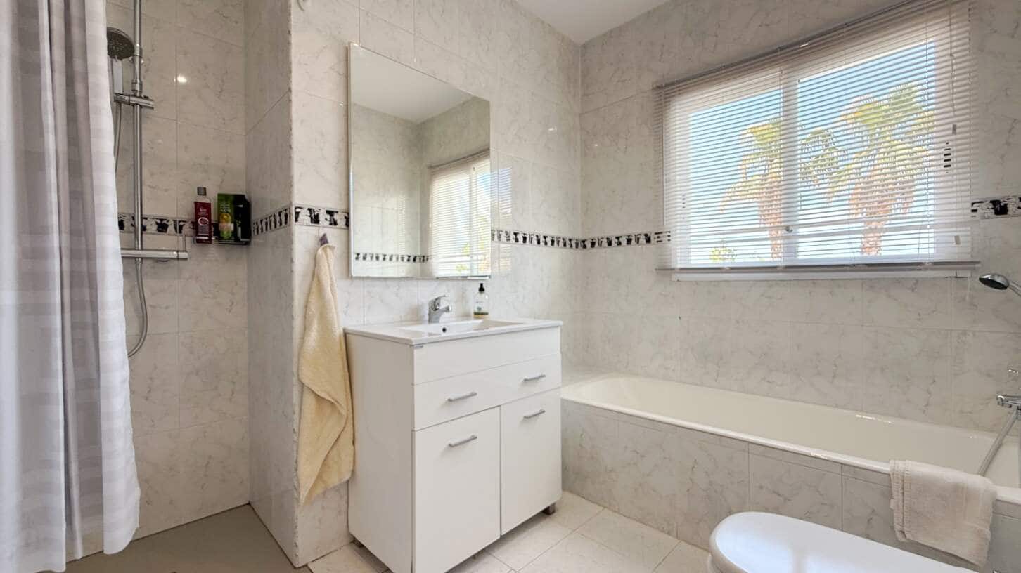 3 quarto Moradia para venda em Altea com piscina garagem - 849 000 € (Ref: 9941214)