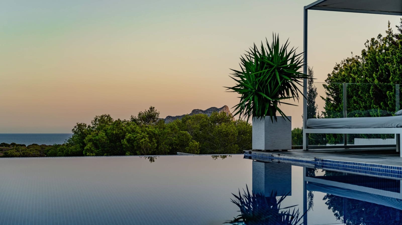 5 bedroom Villa for sale in Benissa with pool garage - € 3,850,000 (Ref: 9962286)