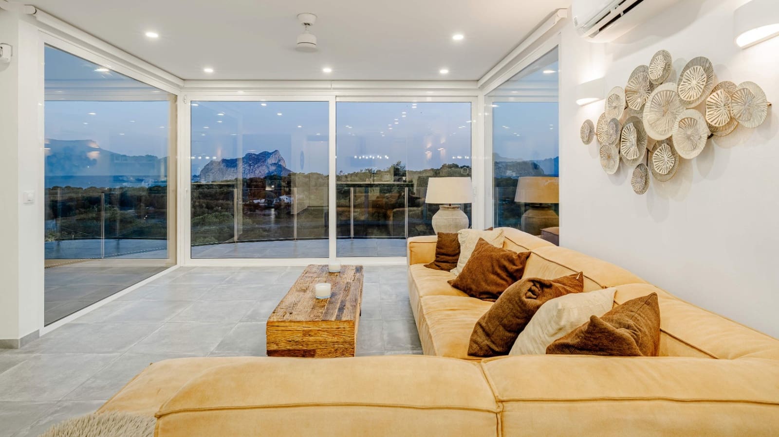 5 bedroom Villa for sale in Benissa with pool garage - € 3,850,000 (Ref: 9962286)