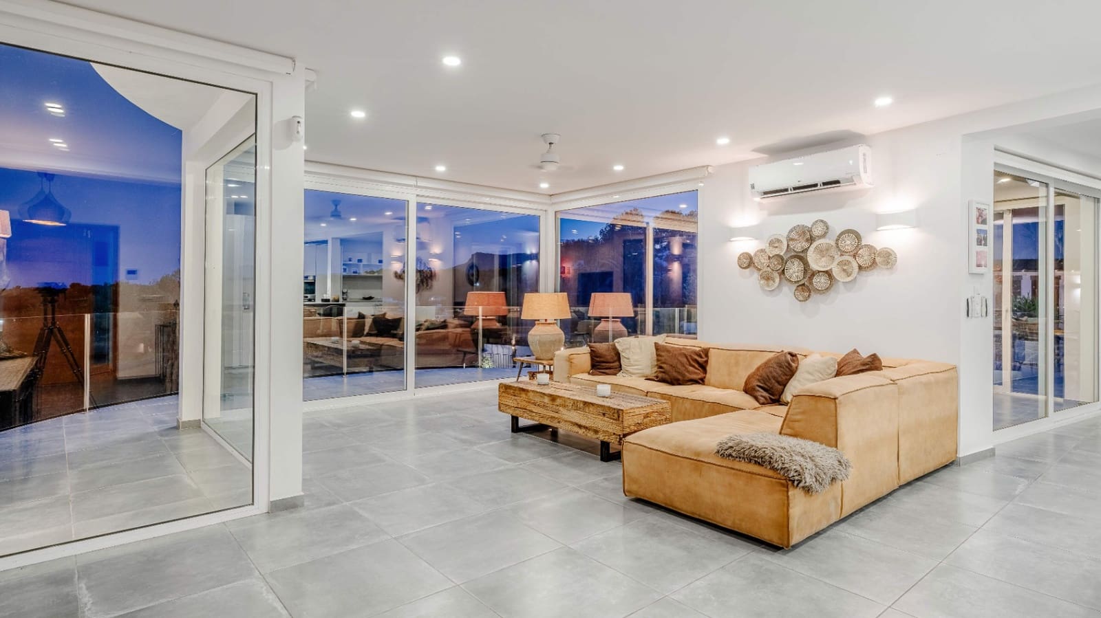 5 bedroom Villa for sale in Benissa with pool garage - € 3,850,000 (Ref: 9962286)