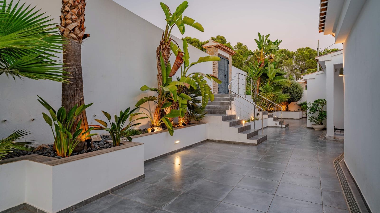 5 bedroom Villa for sale in Benissa with pool garage - € 3,850,000 (Ref: 9962286)