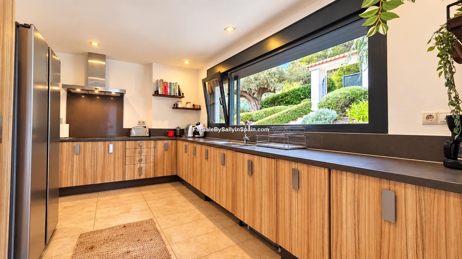 5 bedroom Villa for sale in Barx with pool garage - € 695,000 (Ref: 10163494)