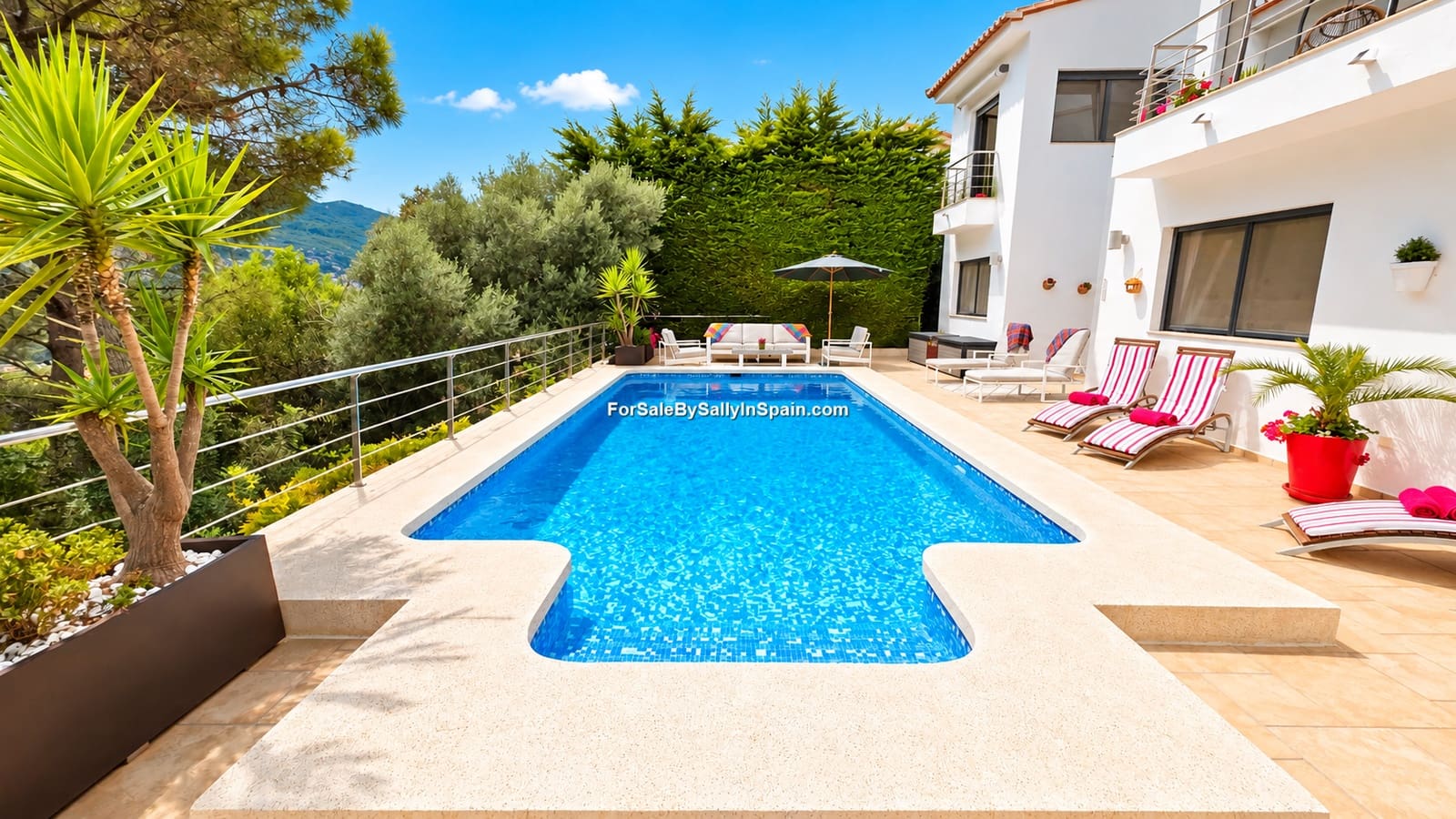 5 bedroom Villa for sale in Barx with pool garage - € 695,000 (Ref: 10163494)