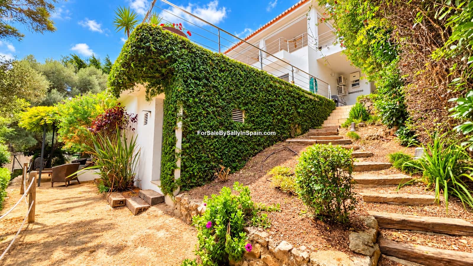 5 bedroom Villa for sale in Barx with pool garage - € 695,000 (Ref: 10163494)