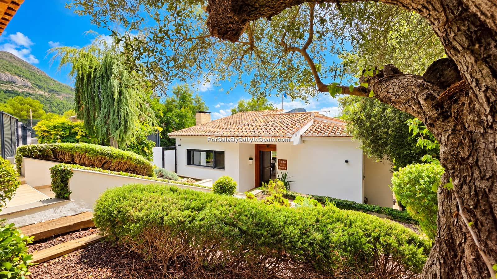 5 bedroom Villa for sale in Barx with pool garage - € 695,000 (Ref: 10163494)