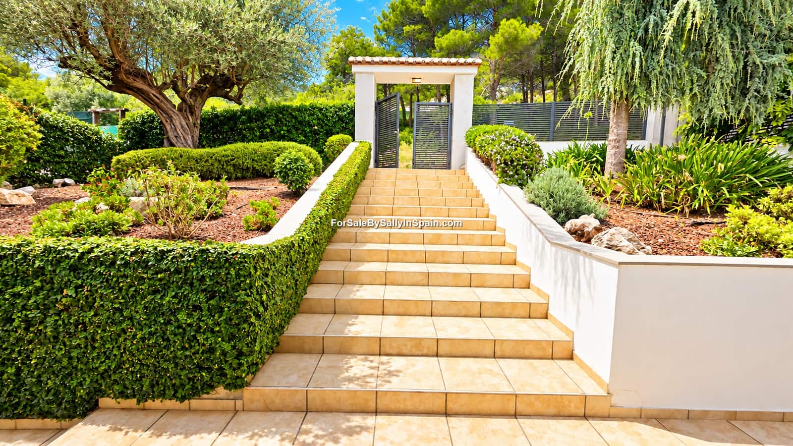 5 bedroom Villa for sale in Barx with pool garage - € 695,000 (Ref: 10163494)