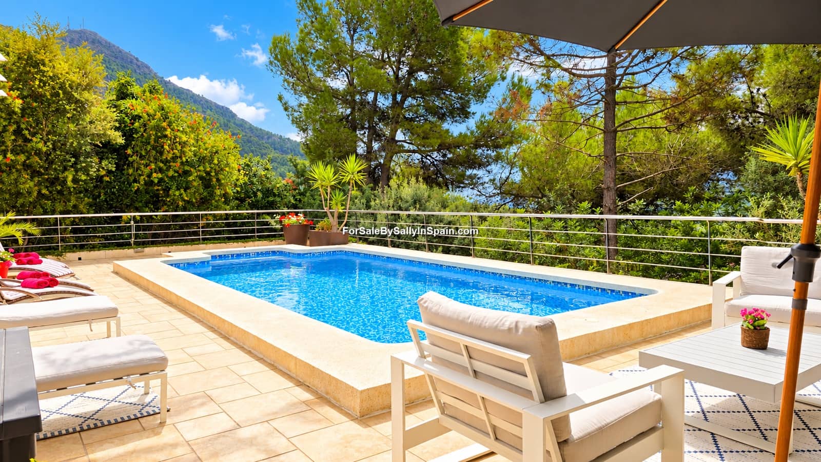 5 bedroom Villa for sale in Barx with pool garage - € 695,000 (Ref: 10163494)