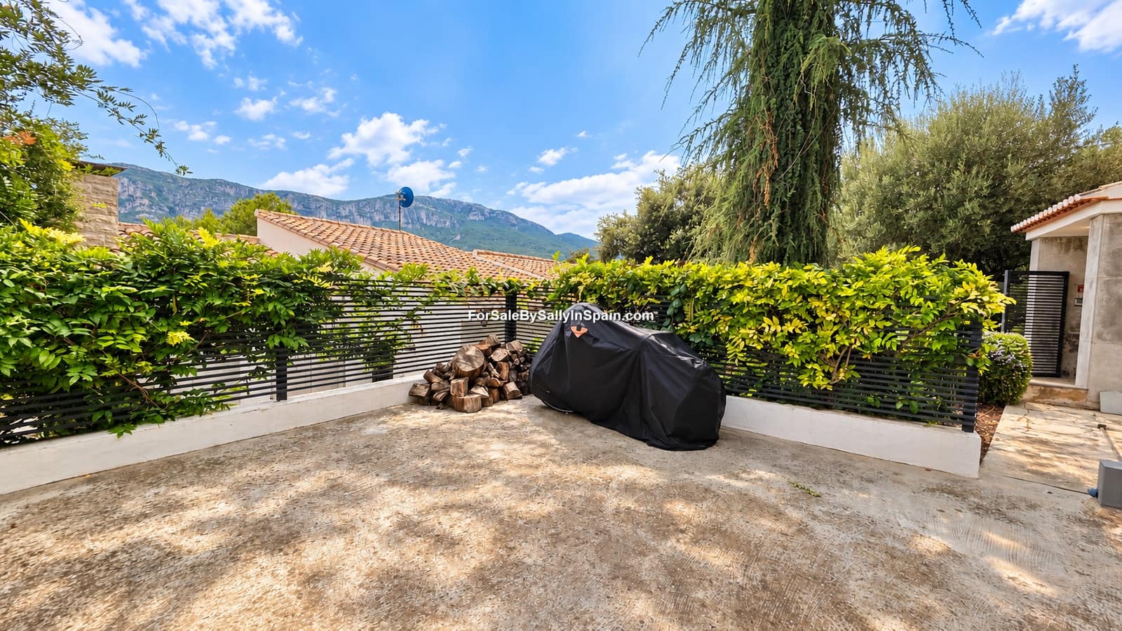 5 bedroom Villa for sale in Barx with pool garage - € 695,000 (Ref: 10163494)