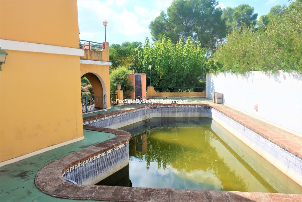 5 bedroom Villa for sale in Alzira with pool garage - € 649,000 (Ref: 5659271)