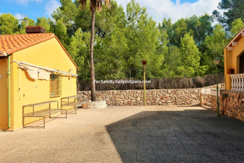 5 bedroom Villa for sale in Alzira with pool garage - € 649,000 (Ref: 5659271)