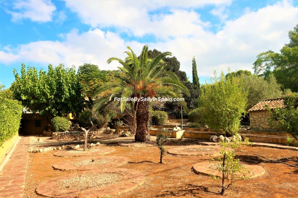 5 bedroom Villa for sale in Alzira with pool garage - € 649,000 (Ref: 5659271)