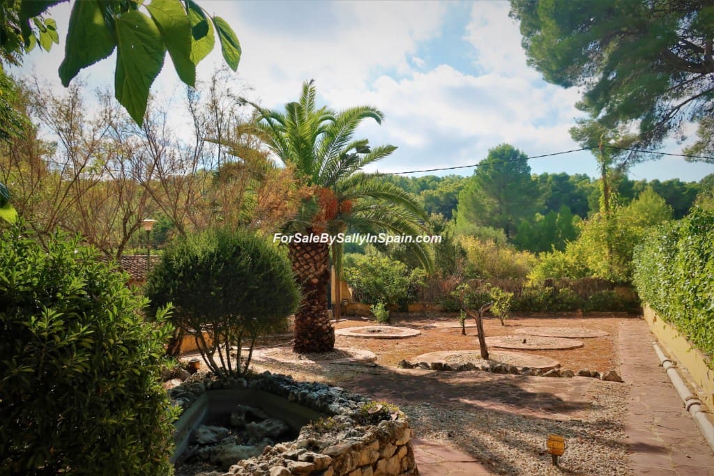 5 bedroom Villa for sale in Alzira with pool garage - € 649,000 (Ref: 5659271)