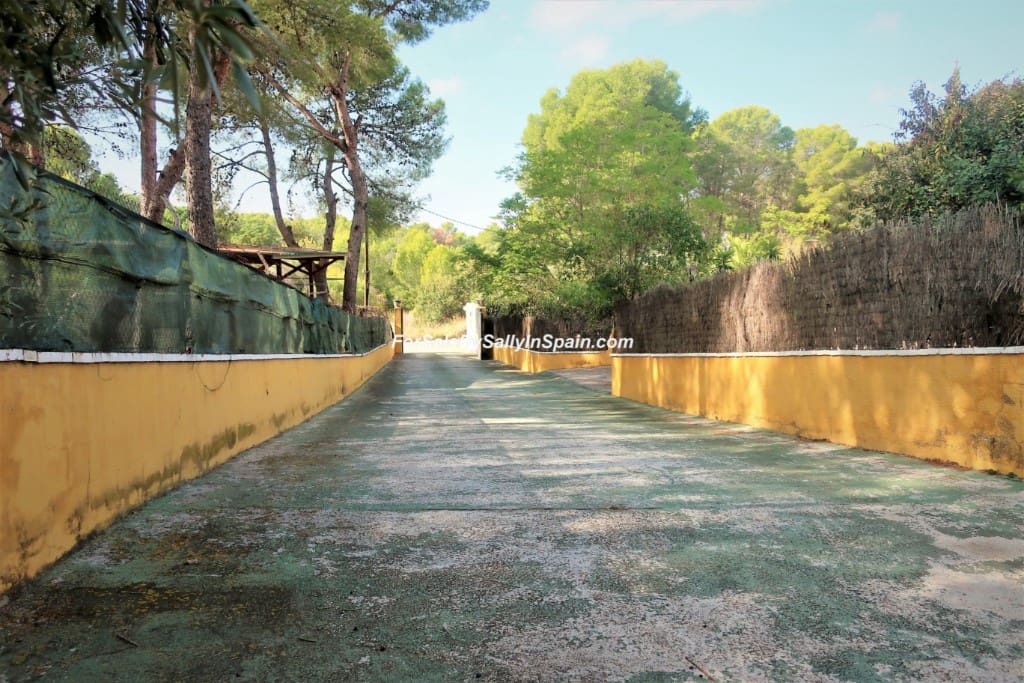 5 bedroom Villa for sale in Alzira with pool garage - € 649,000 (Ref: 5659271)