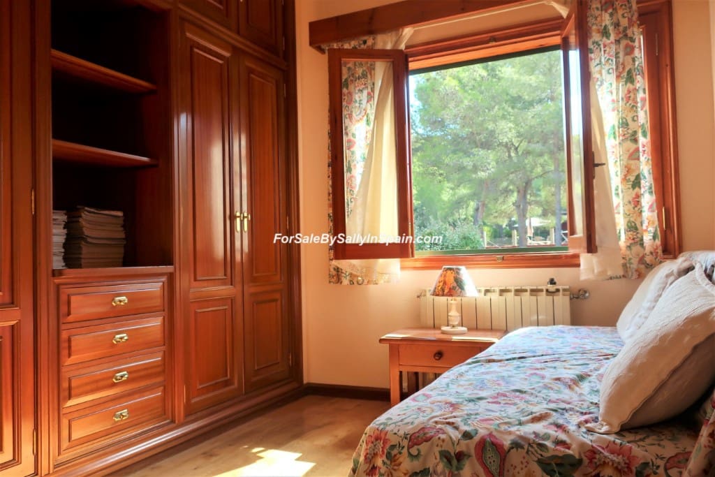 5 bedroom Villa for sale in Alzira with pool garage - € 649,000 (Ref: 5659271)