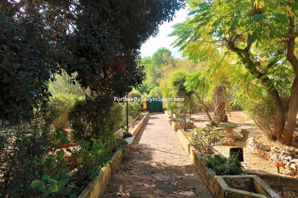 5 bedroom Villa for sale in Alzira with pool garage - € 649,000 (Ref: 5659271)