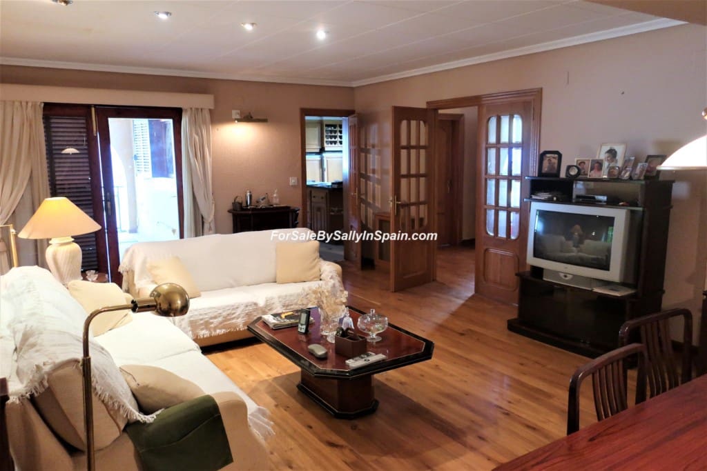 5 bedroom Villa for sale in Alzira with pool garage - € 649,000 (Ref: 5659271)