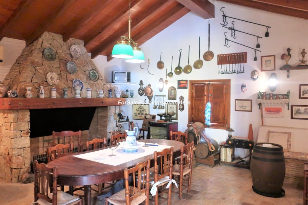 5 bedroom Villa for sale in Alzira with pool garage - € 649,000 (Ref: 5659271)