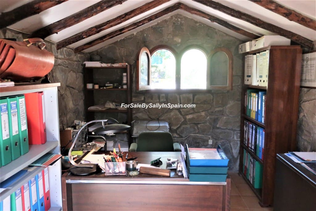 5 bedroom Villa for sale in Alzira with pool garage - € 649,000 (Ref: 5659271)