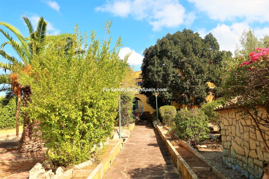 5 bedroom Villa for sale in Alzira with pool garage - € 649,000 (Ref: 5659271)